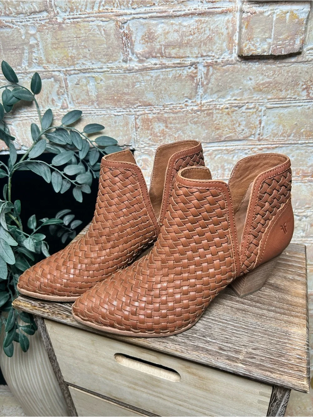 Frye Reed Woven Leather Booties Cognac Brown Cutout Western Ankle Boots 9M #31